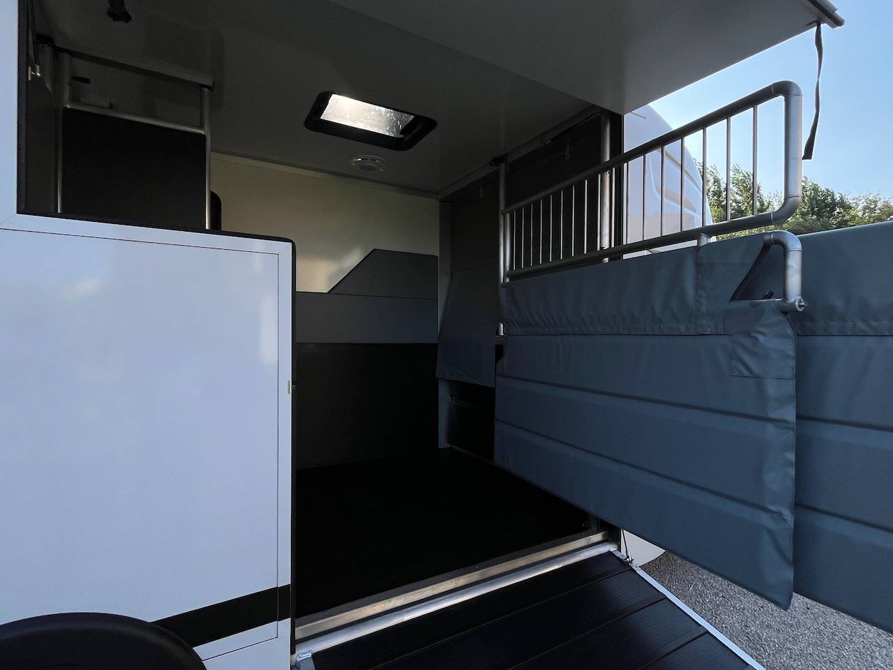 Horsebox HGV Peugeot PEUGEOT BOXER BLUEHDI 165 MSG STALLION LIGHT 2025 Used