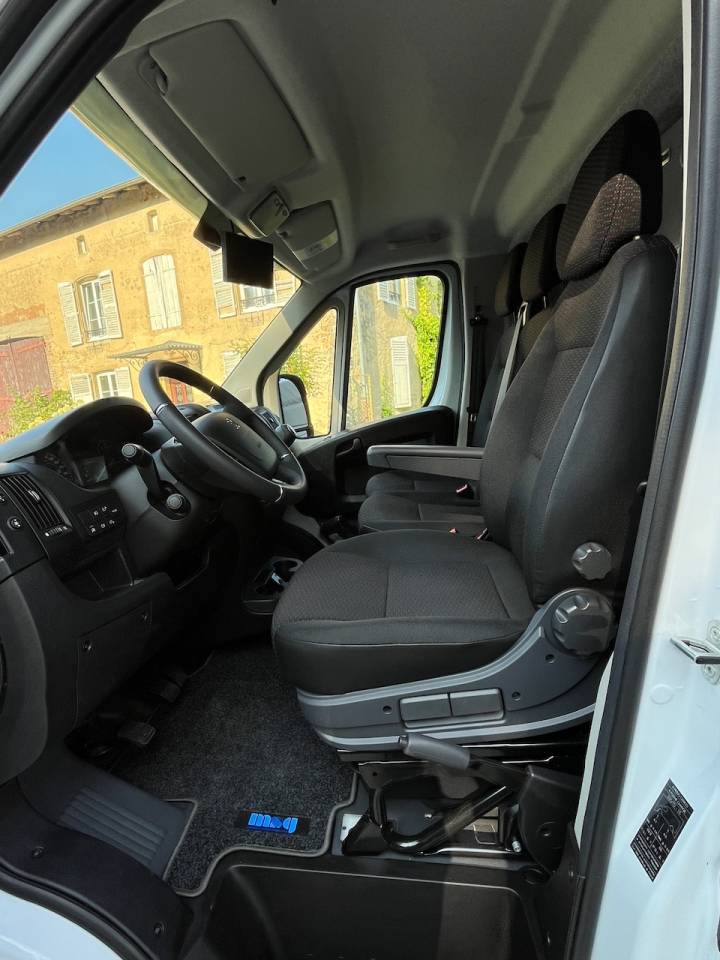 Horsebox HGV Peugeot PEUGEOT BOXER BLUEHDI 165 MSG STALLION LIGHT 2025 Used