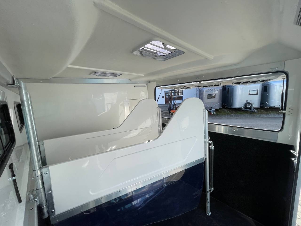 Trailer Anka REMORQUE ANKA 3 CHEVAUX & SELLERIE 2026 New