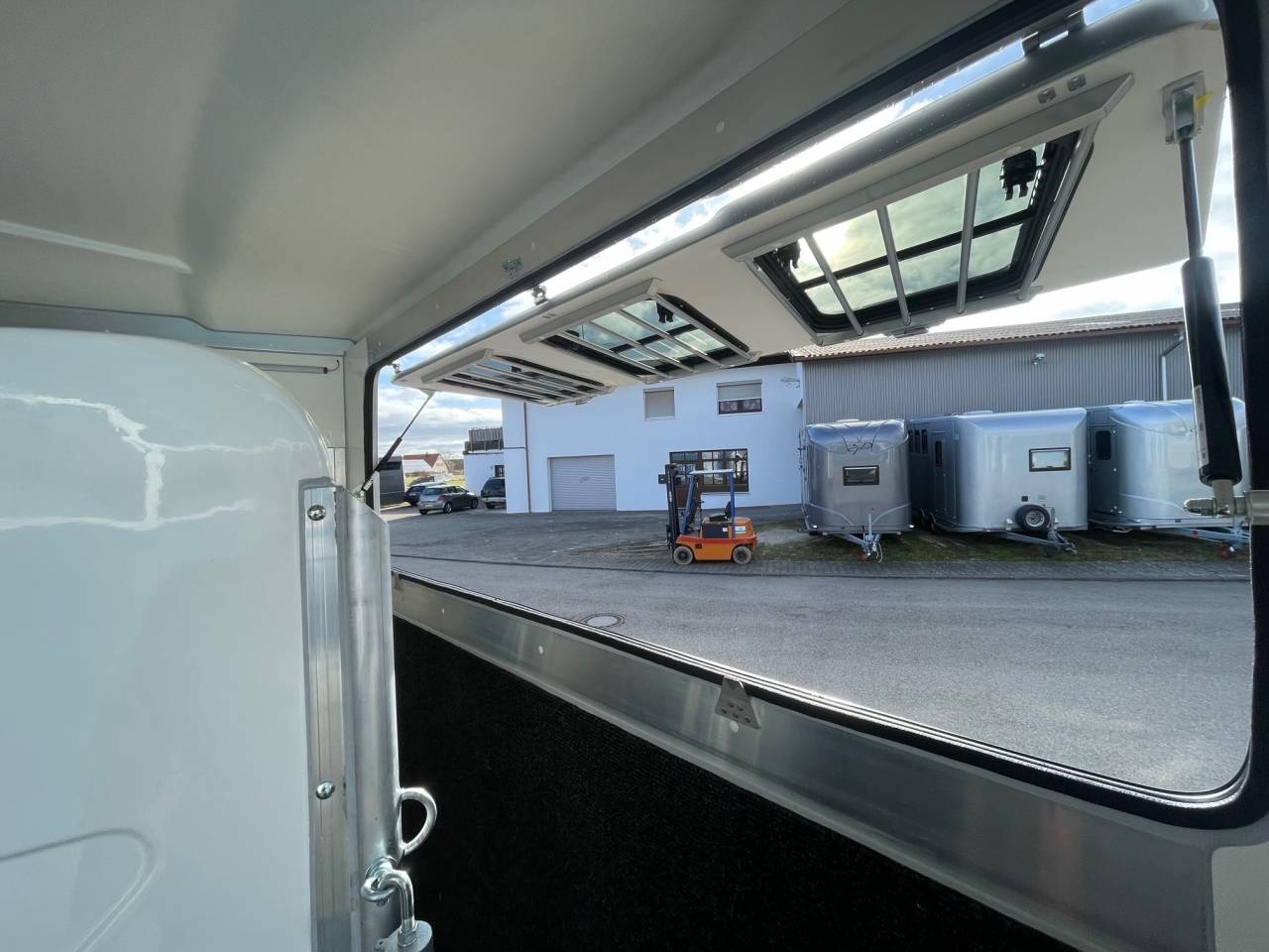 Trailer Anka REMORQUE ANKA 3 CHEVAUX & SELLERIE 2026 New