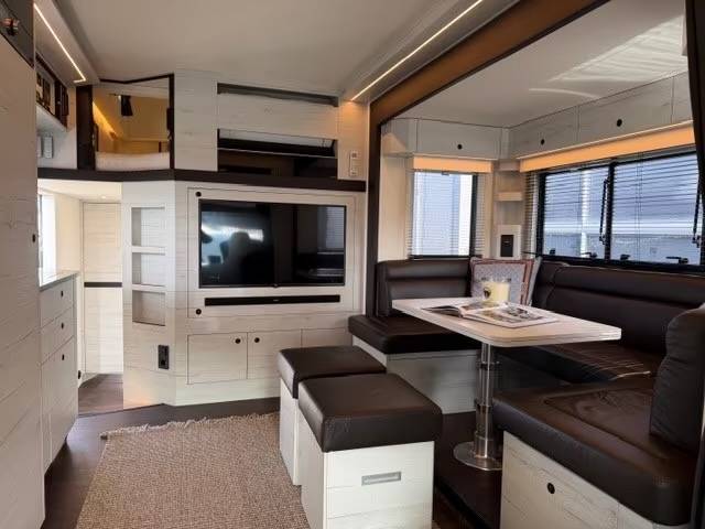 Horsebox NON-HGV Mercedes MERCEDES-BENZ ACTROS 2651 KRISMAR EXCLUSIV POP OUT 2021 Used