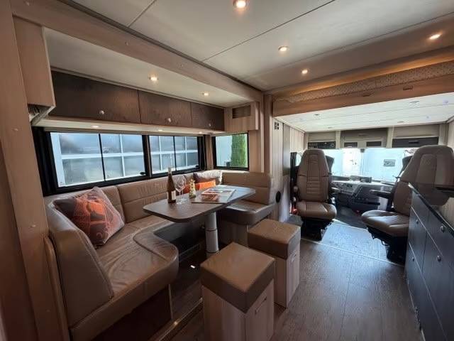Horsebox NON-HGV Volvo VOLVO FH 500 ROELOFSEN RR6 POP OUT & PUSH UP 2016 Used