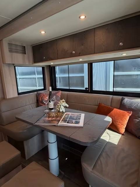 Horsebox NON-HGV Volvo VOLVO FH 500 ROELOFSEN RR6 POP OUT & PUSH UP 2016 Used