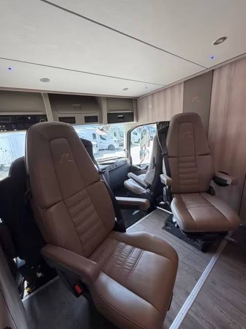 Horsebox NON-HGV Volvo VOLVO FH 500 ROELOFSEN RR6 POP OUT & PUSH UP 2016 Used
