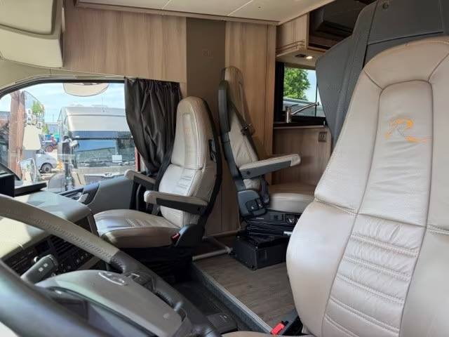 Horsebox NON-HGV Volvo VOLVO FH 500 ROELOFSEN RR6 POP OUT & PUSH UP 2016 Used