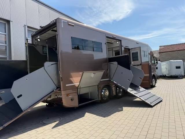 Horsebox NON-HGV Volvo VOLVO FH 500 ROELOFSEN RR6 POP OUT & PUSH UP 2016 Used