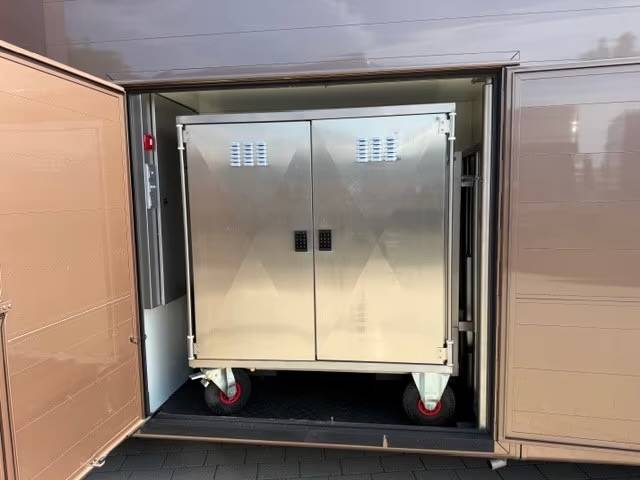 Horsebox NON-HGV Volvo VOLVO FH 500 ROELOFSEN RR6 POP OUT & PUSH UP 2016 Used