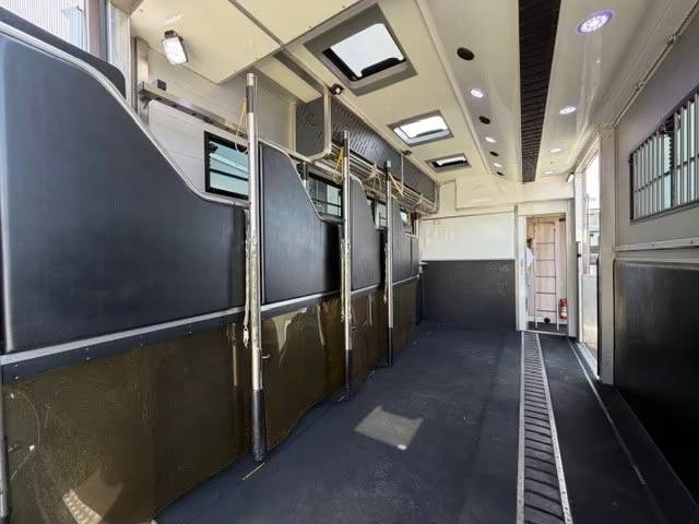 Horsebox NON-HGV Volvo VOLVO FH 500 ROELOFSEN RR6 POP OUT & PUSH UP 2016 Used