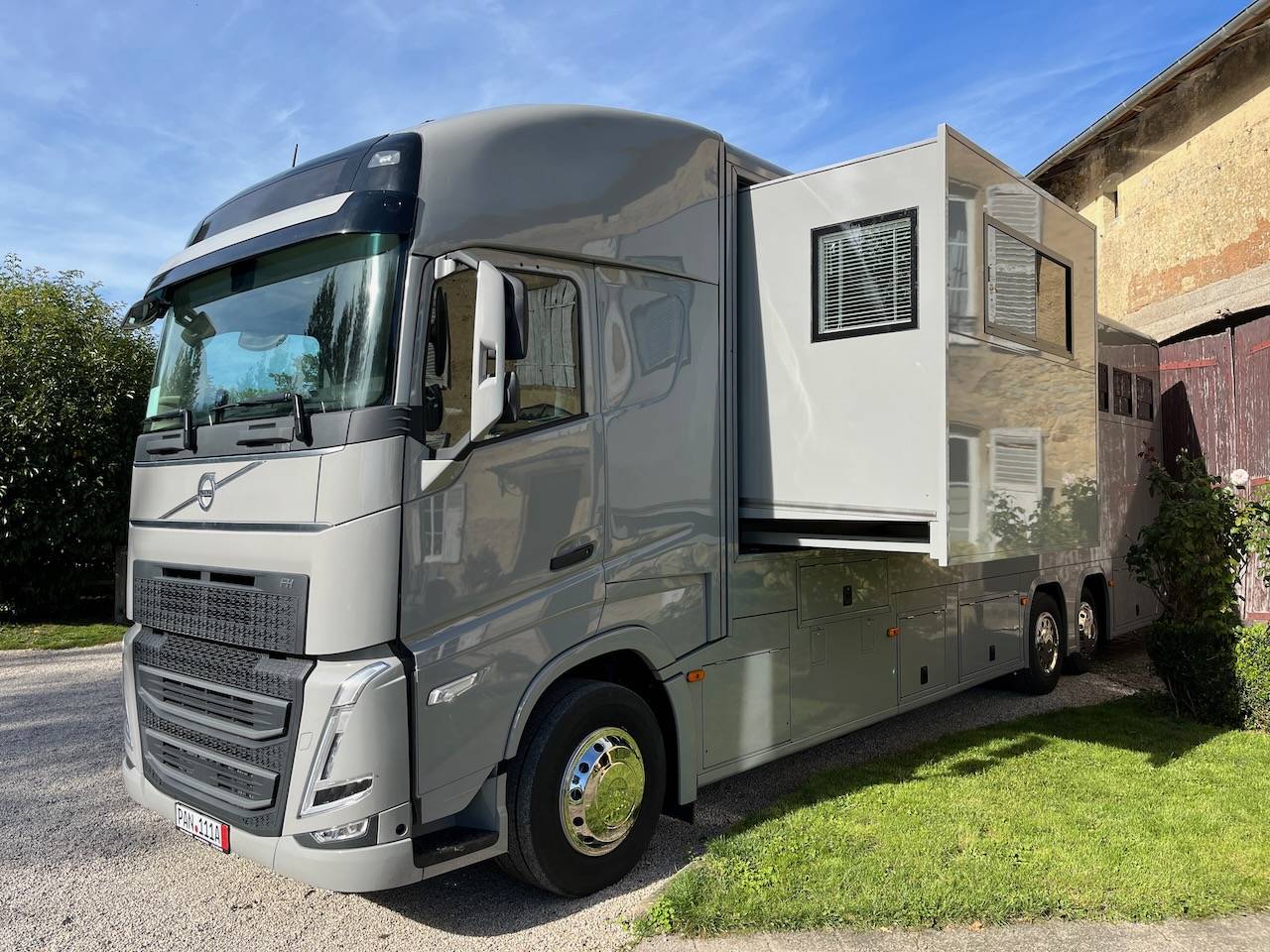 Horsebox NON-HGV HTIs VOLVO FH 500 HTI PROFESSIONAL 6 2023 Used