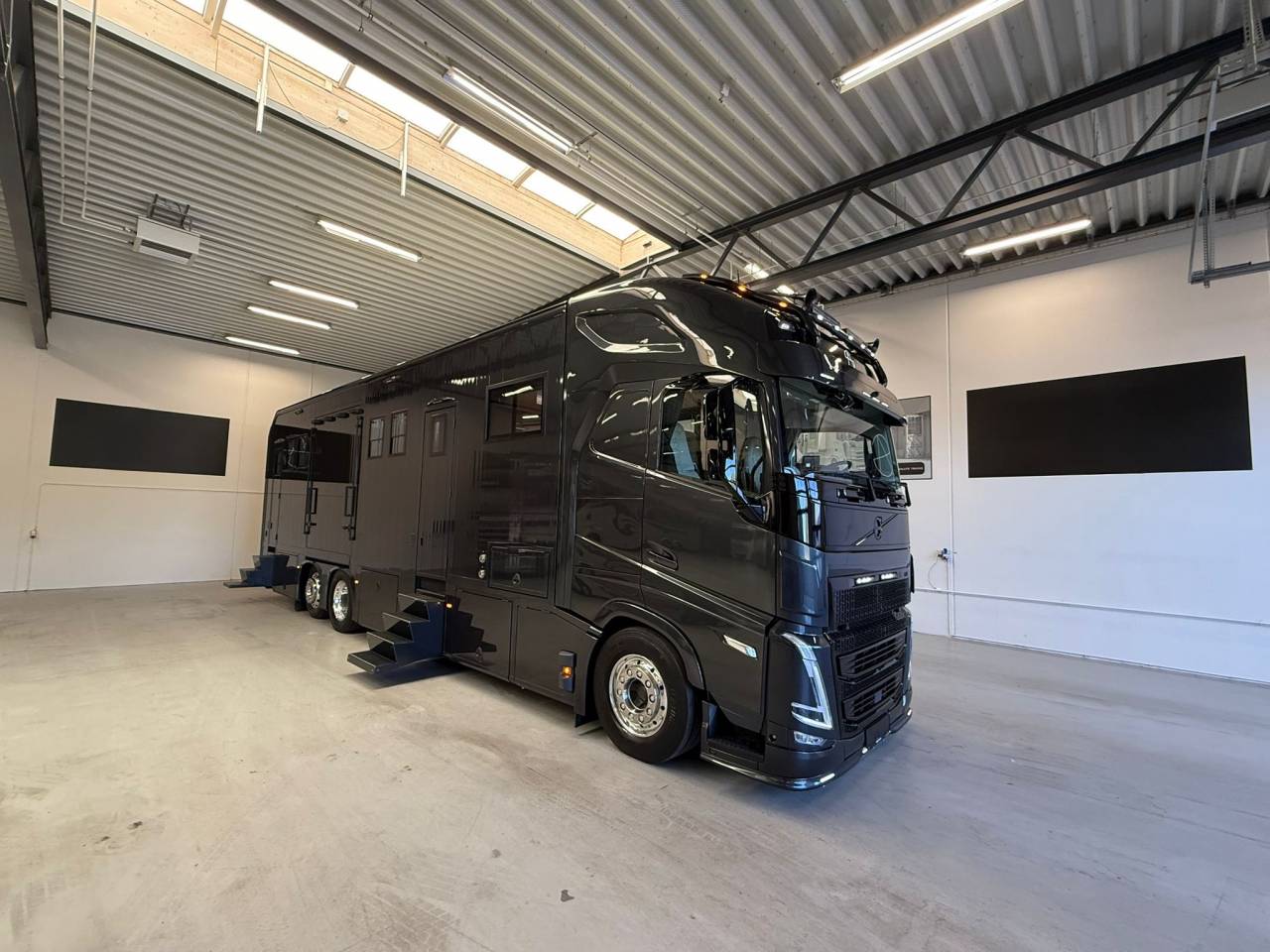 Horsebox NON-HGV Volvo VOLVO FH 500 NF 8 HORSES 2025 Used