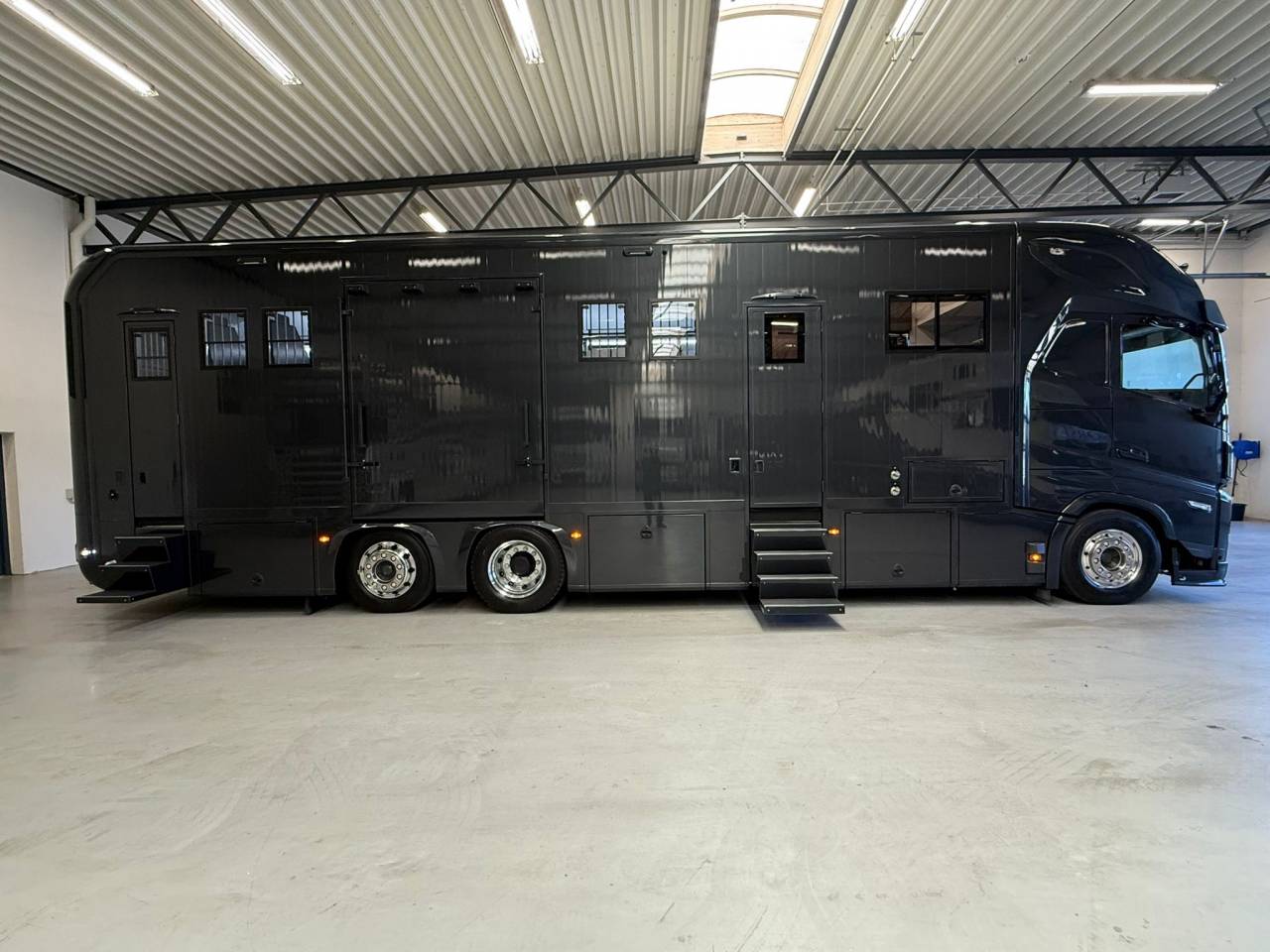 Horsebox NON-HGV Volvo VOLVO FH 500 NF 8 HORSES 2025 Used