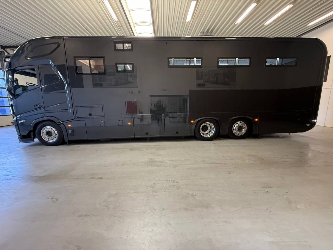 Horsebox NON-HGV Volvo VOLVO FH 500 NF 8 HORSES 2025 Used
