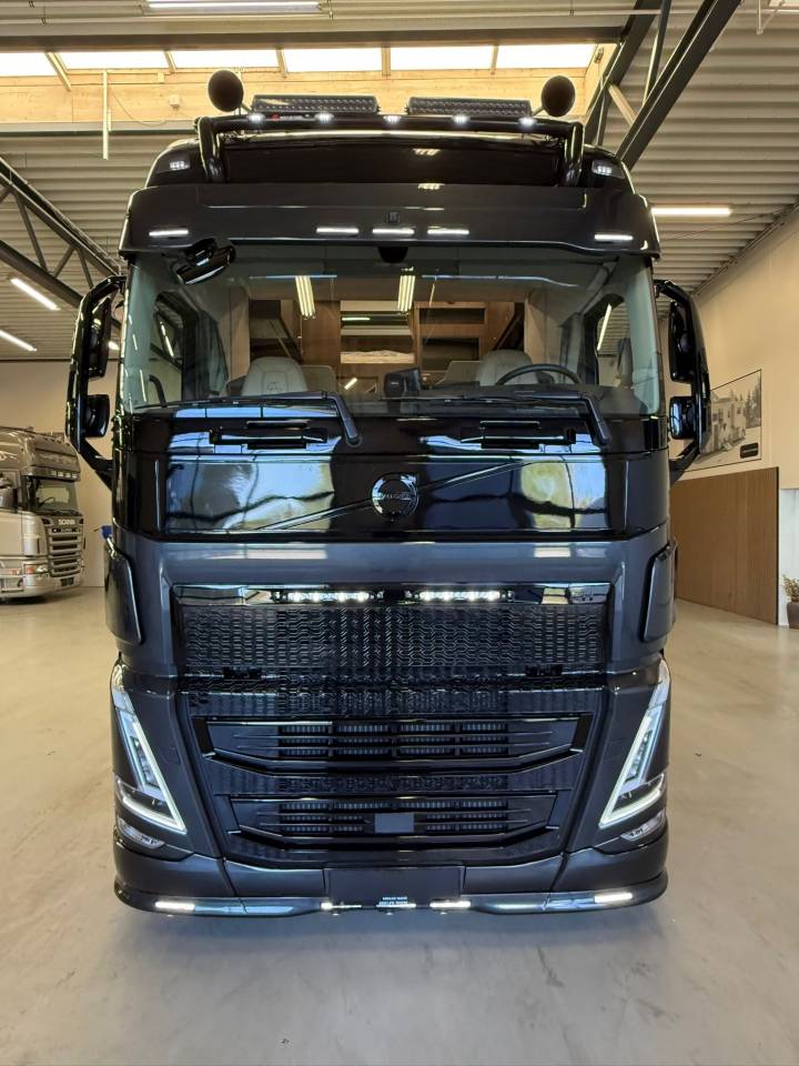 Horsebox NON-HGV Volvo VOLVO FH 500 NF 8 HORSES 2025 Used