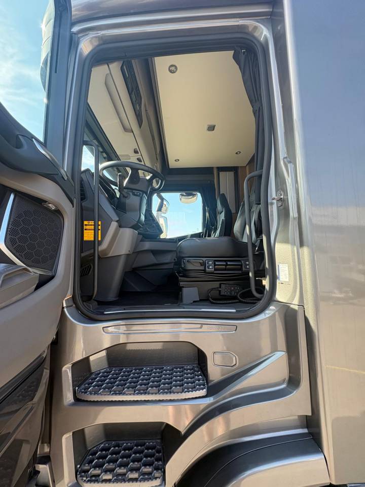 Horsebox NON-HGV Scania SCANIA S500 EHC POP OUT 2020 Used