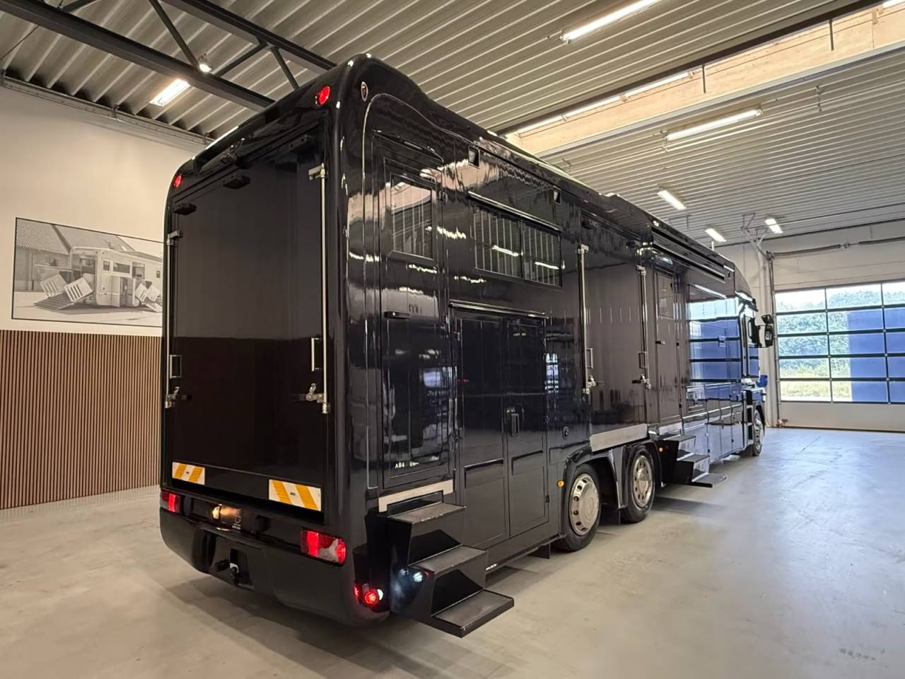 Horsebox NON-HGV Renault RENAULT MAGNUM 480 STX 5 HORSES POP OUT 2011 Used