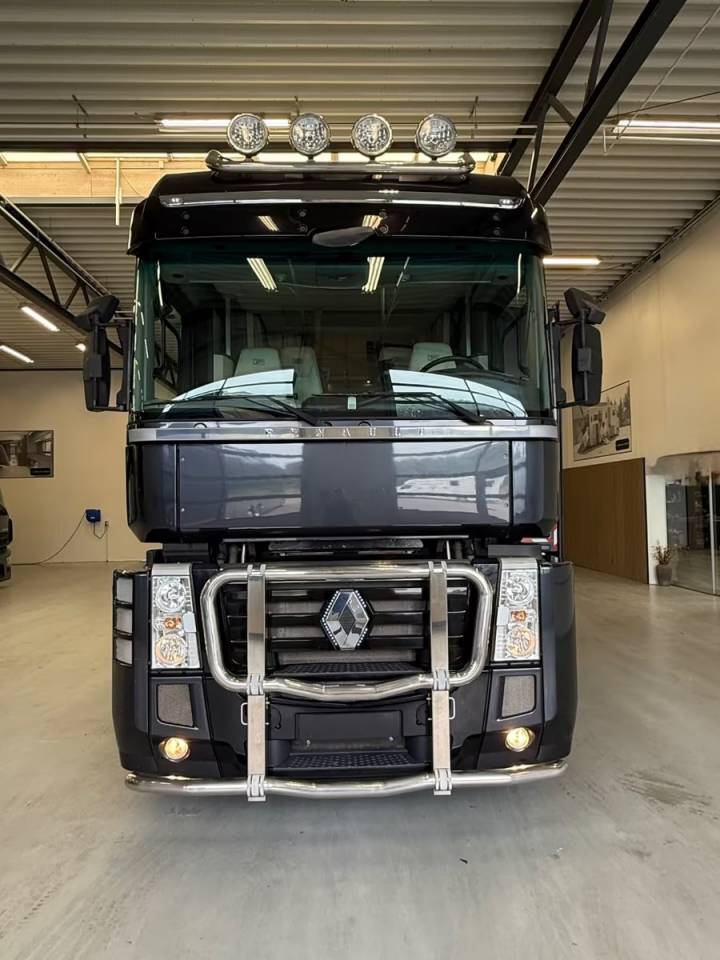 Horsebox NON-HGV Renault RENAULT MAGNUM 480 STX 5 HORSES POP OUT 2011 Used