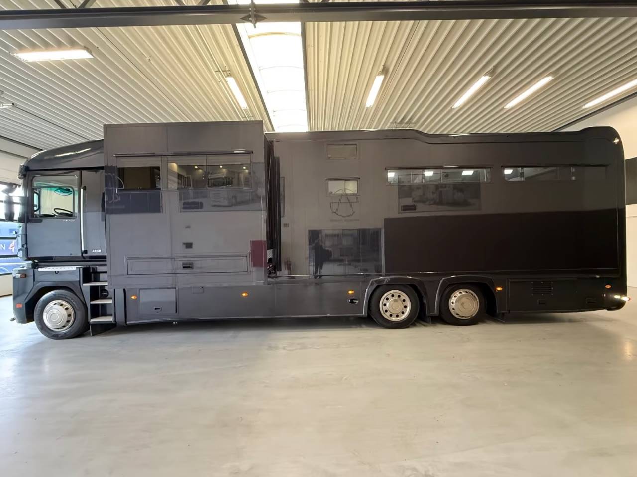 Horsebox NON-HGV Renault RENAULT MAGNUM 480 STX 5 HORSES POP OUT 2011 Used