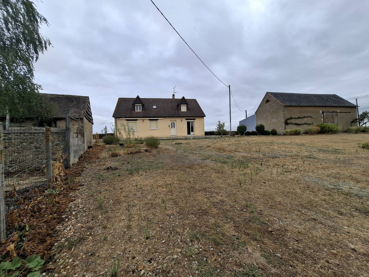 Livery yard  Sarthe