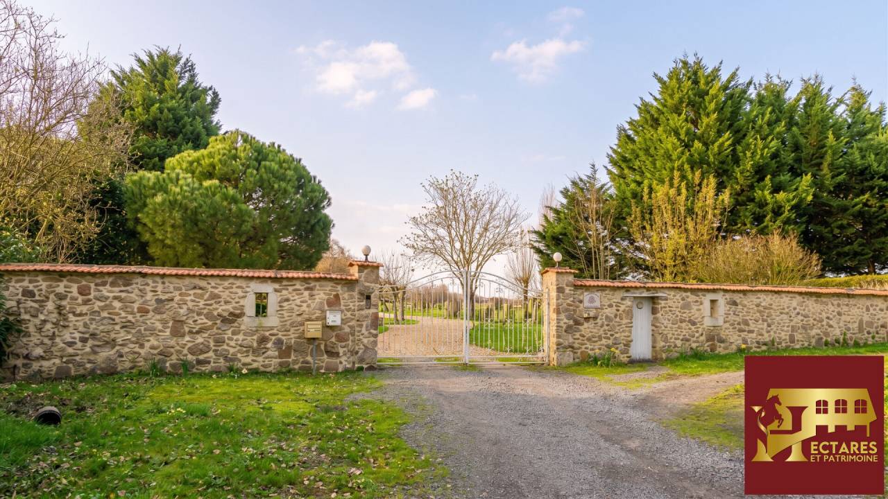 Equestrian property  Maine-et-Loire