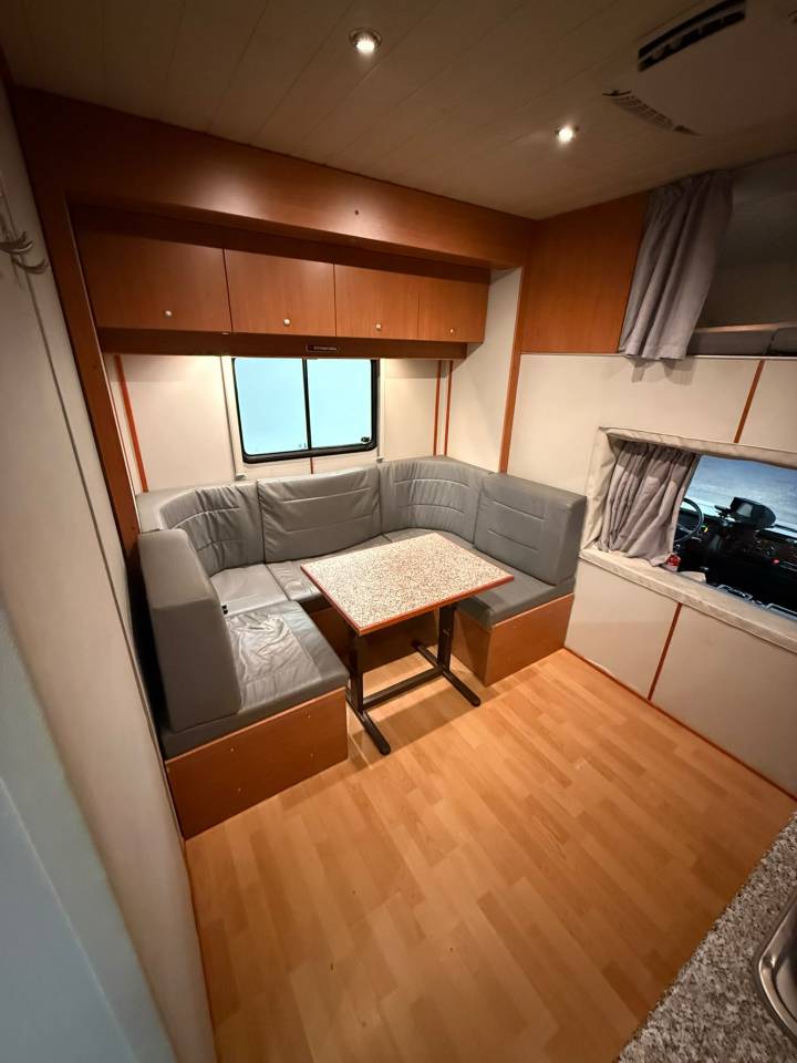 Horsebox NON-HGV Mercedes JL 2005 Used