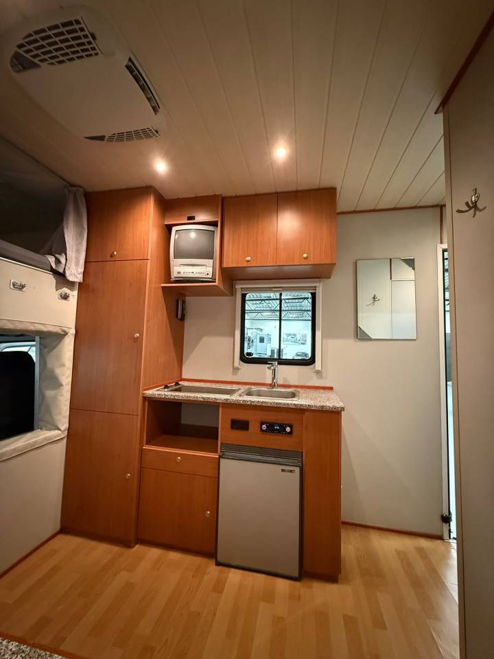 Horsebox NON-HGV Mercedes JL 2005 Used