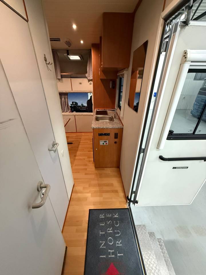 Horsebox NON-HGV Mercedes JL 2005 Used