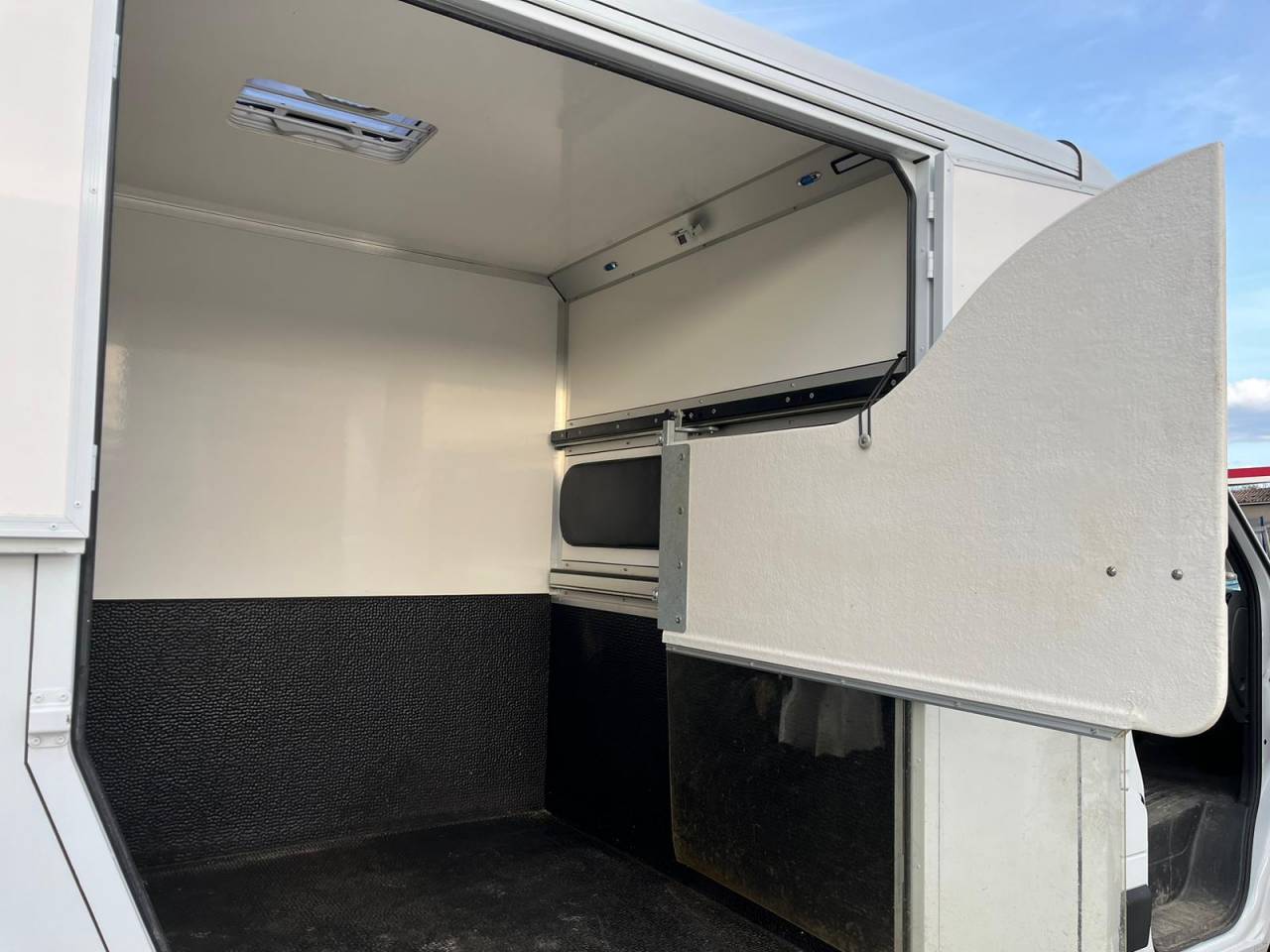 Horsebox HGV Opel Movano - Cavalcar 2020 Used