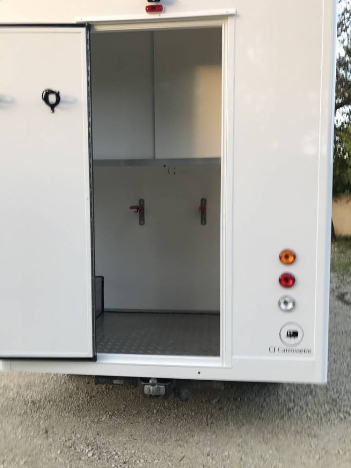 Horsebox HGV Renault  2018 Used