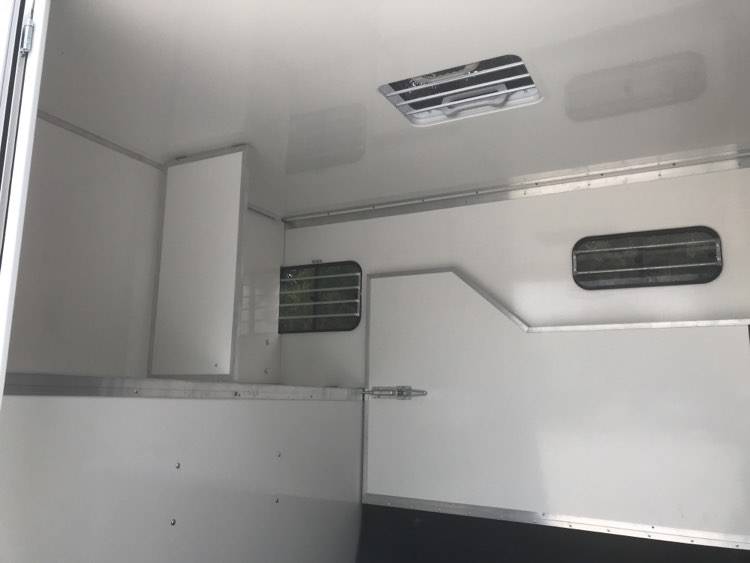 Horsebox HGV Renault  2018 Used