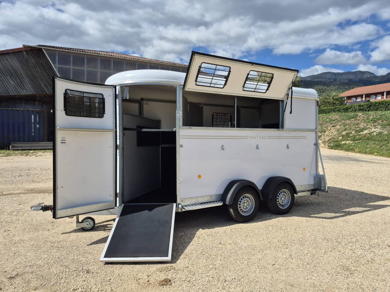 Horse trailer Fautras oblic +3 3 Stalls 2026 New