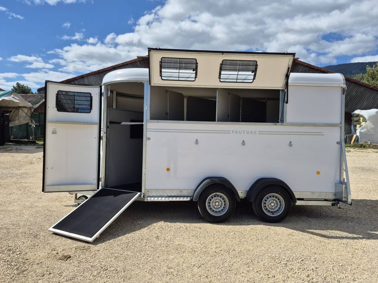 Horse trailer Fautras oblic +3 3 Stalls 2026 New