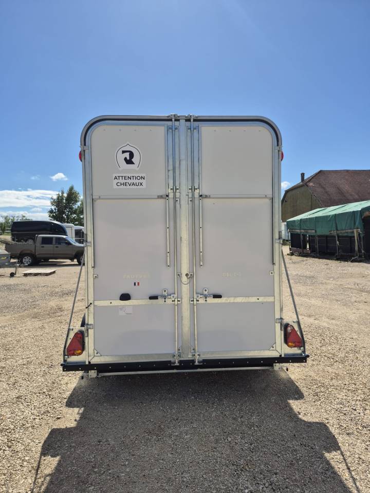 Horse trailer Fautras oblic +3 3 Stalls 2026 New