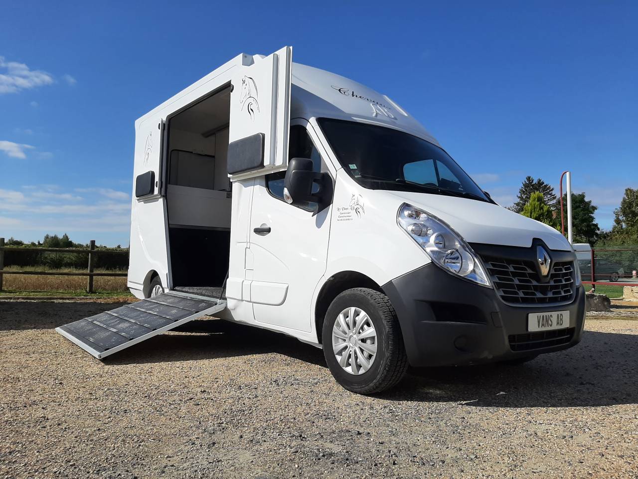 Horsebox HGV Renault Master 2017 Used