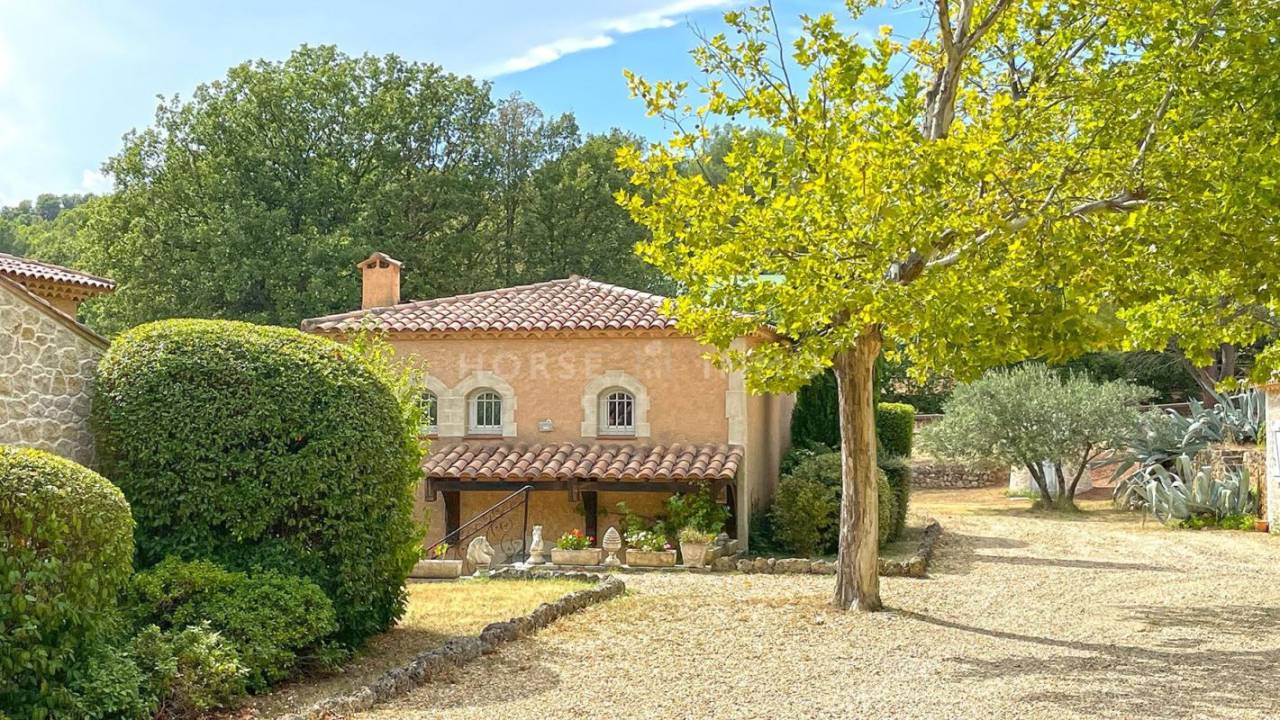 Luxurious equestrian property  Var