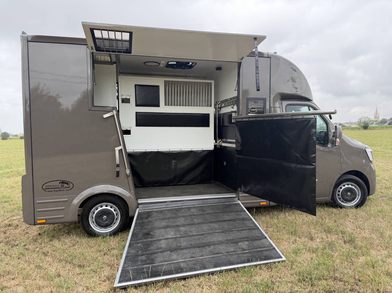 Horsebox HGV Renault Master Equimatt 2022 New