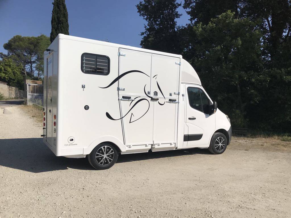 Horsebox HGV Renault  2011 Used
