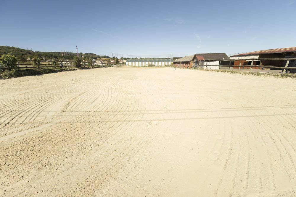 Livery yard  Essonne