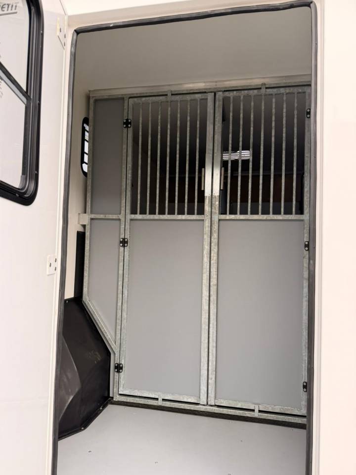 Horsebox HGV AP Petit Renault Master 2021 Used