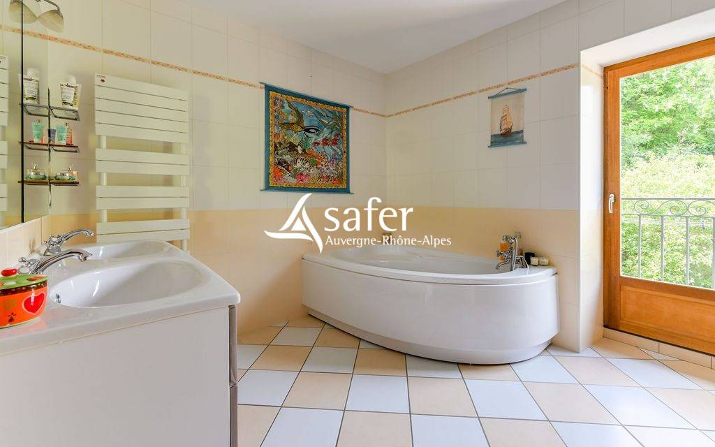 Other country property  Rh&ocirc;ne