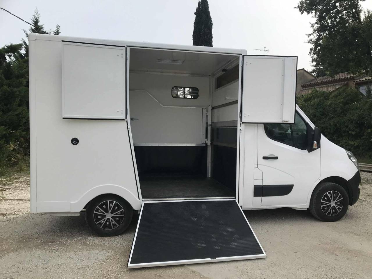 Horsebox HGV Renault  2018 Used