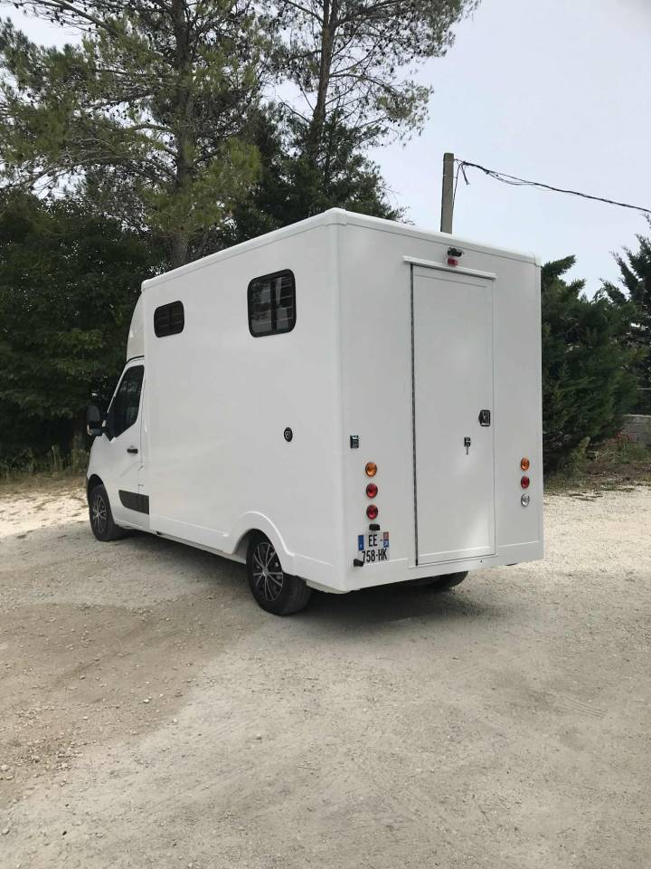 Horsebox HGV Renault  2018 Used