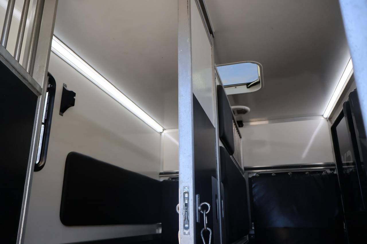 Horsebox HGV Krismar KRISMAR 2021 Used