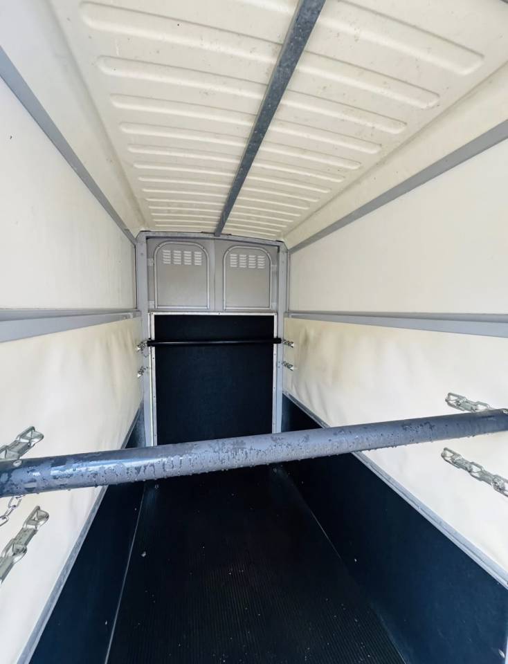 Horse trailer Ifor Williams HB403 1,5 Stalls 2015 Used