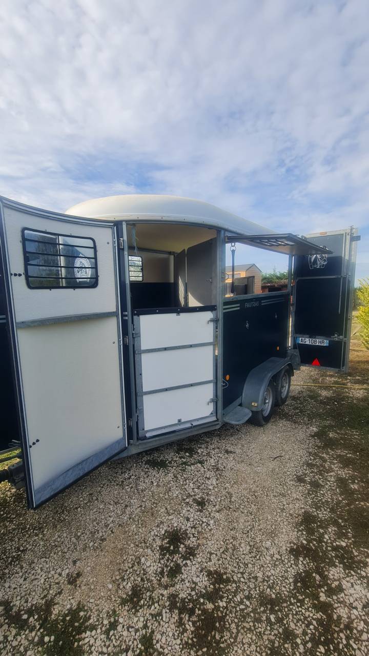 Horse trailer Fautras Oblic+2 2 Stalls 2009 Used