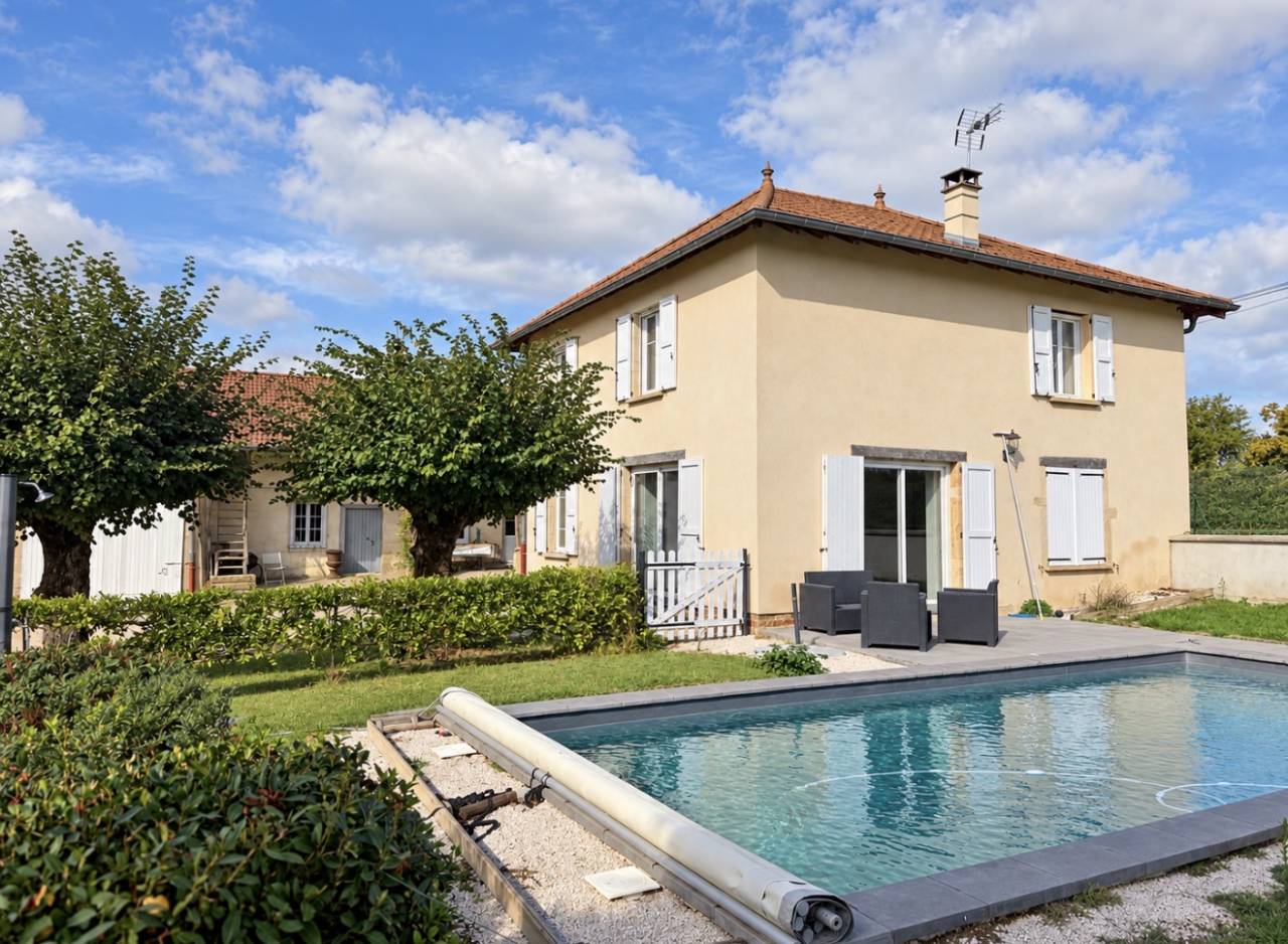 Equestrian property  Ain