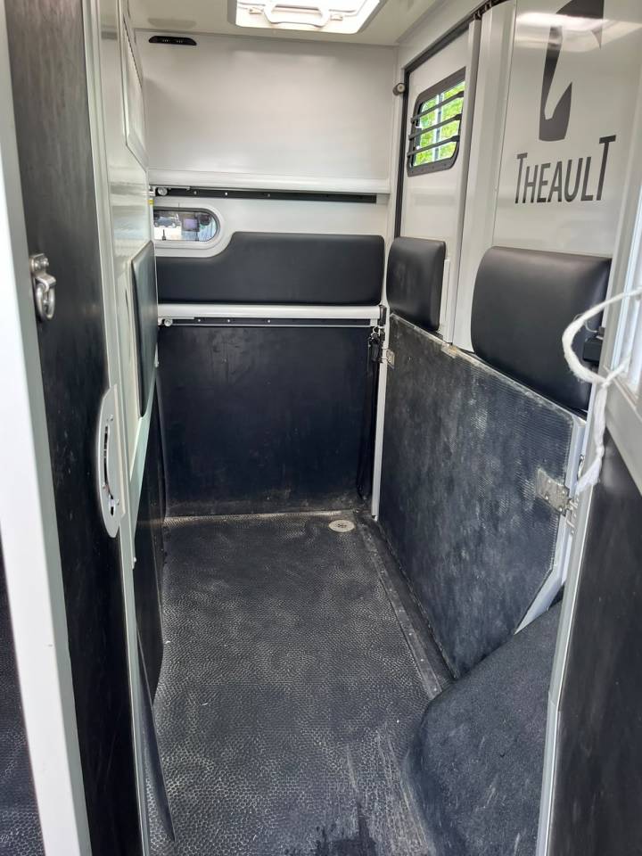 Horsebox HGV Theault   Renault Master  - THEAULT Proton 5L 2023 Used