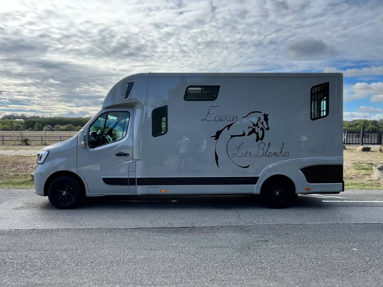 Horsebox HGV Theault   Renault Master  - THEAULT Proton 5L 2023 Used