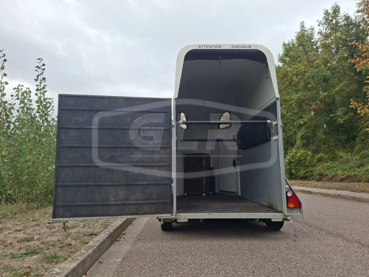 Horse trailer Cheval Liberte Gold One White Line 1,5 Stalls 2020 Used
