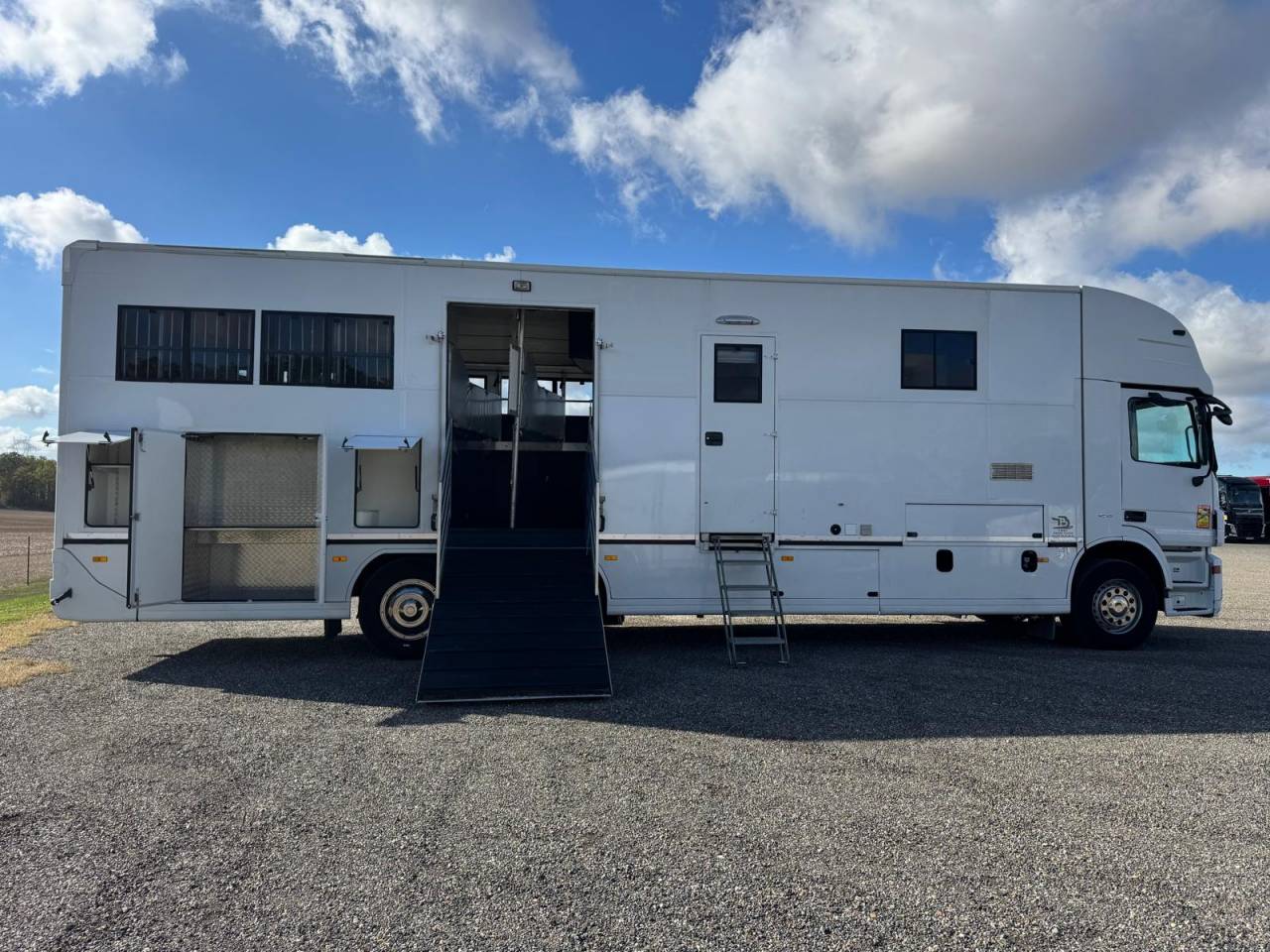 Horsebox NON-HGV Mercedes KRISMAR 2009 Used