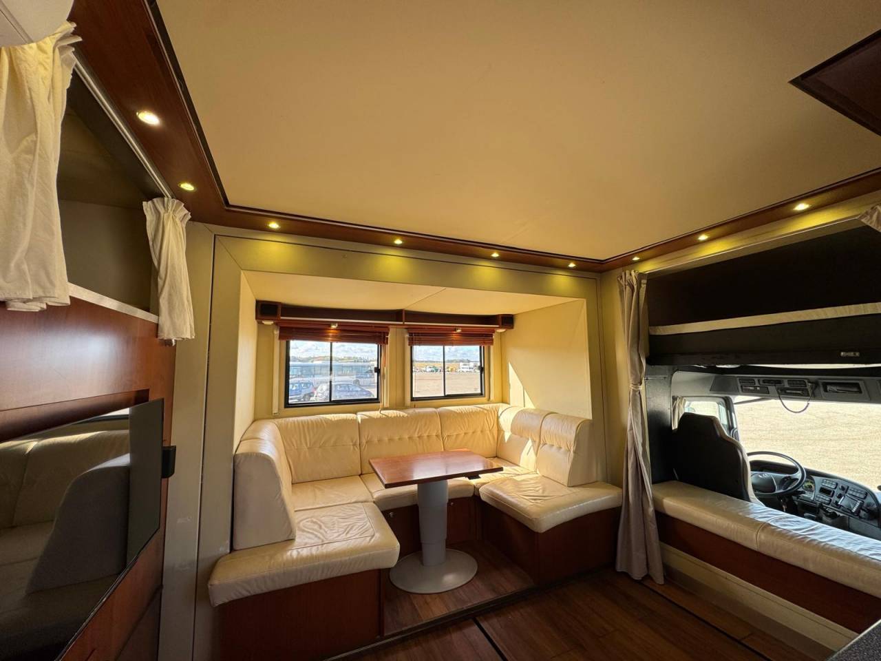 Horsebox NON-HGV Mercedes KRISMAR 2009 Used